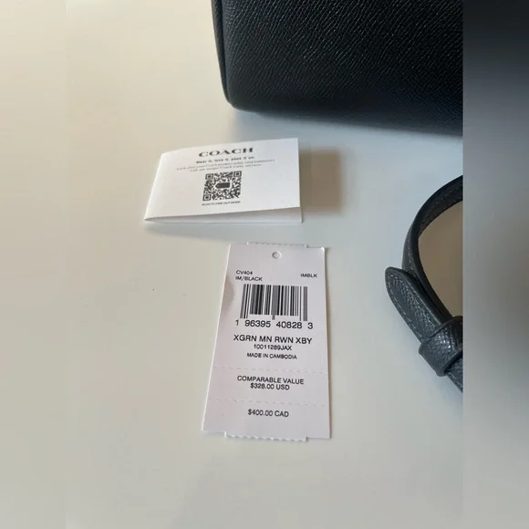 Coach mini Rowan 
New
Black with gold hardware - Picture 3 of 16